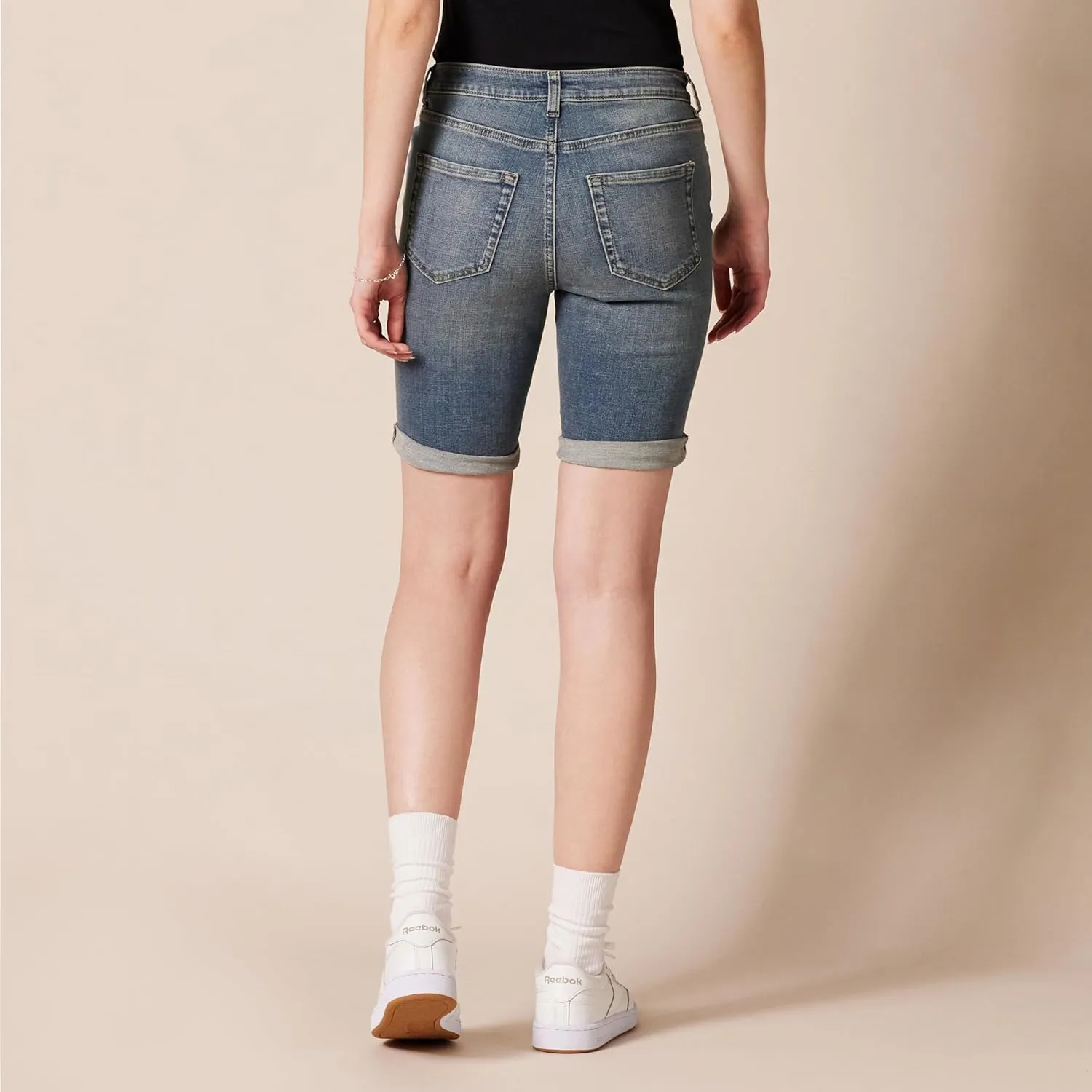 Amazon Essentials Women's Mid-Rise Slim fit Denim Bermuda Shorts with Pockets